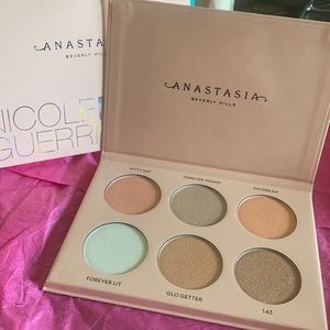 Anastasia Beverly Hills Nicole Guerriero Glow Kit